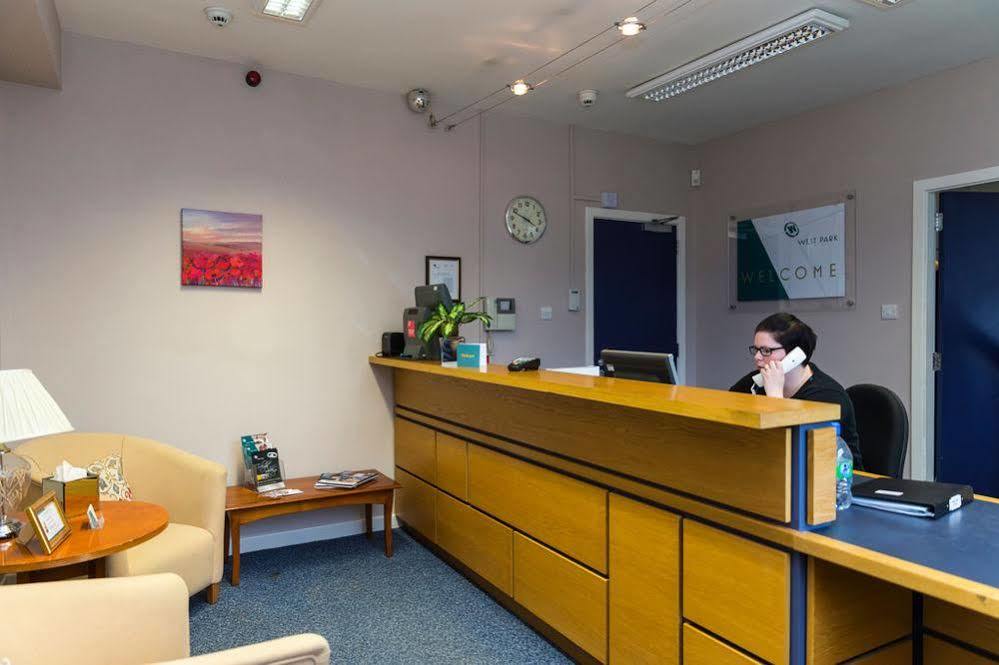 West Park Summer Campus Dundee Bagian luar foto