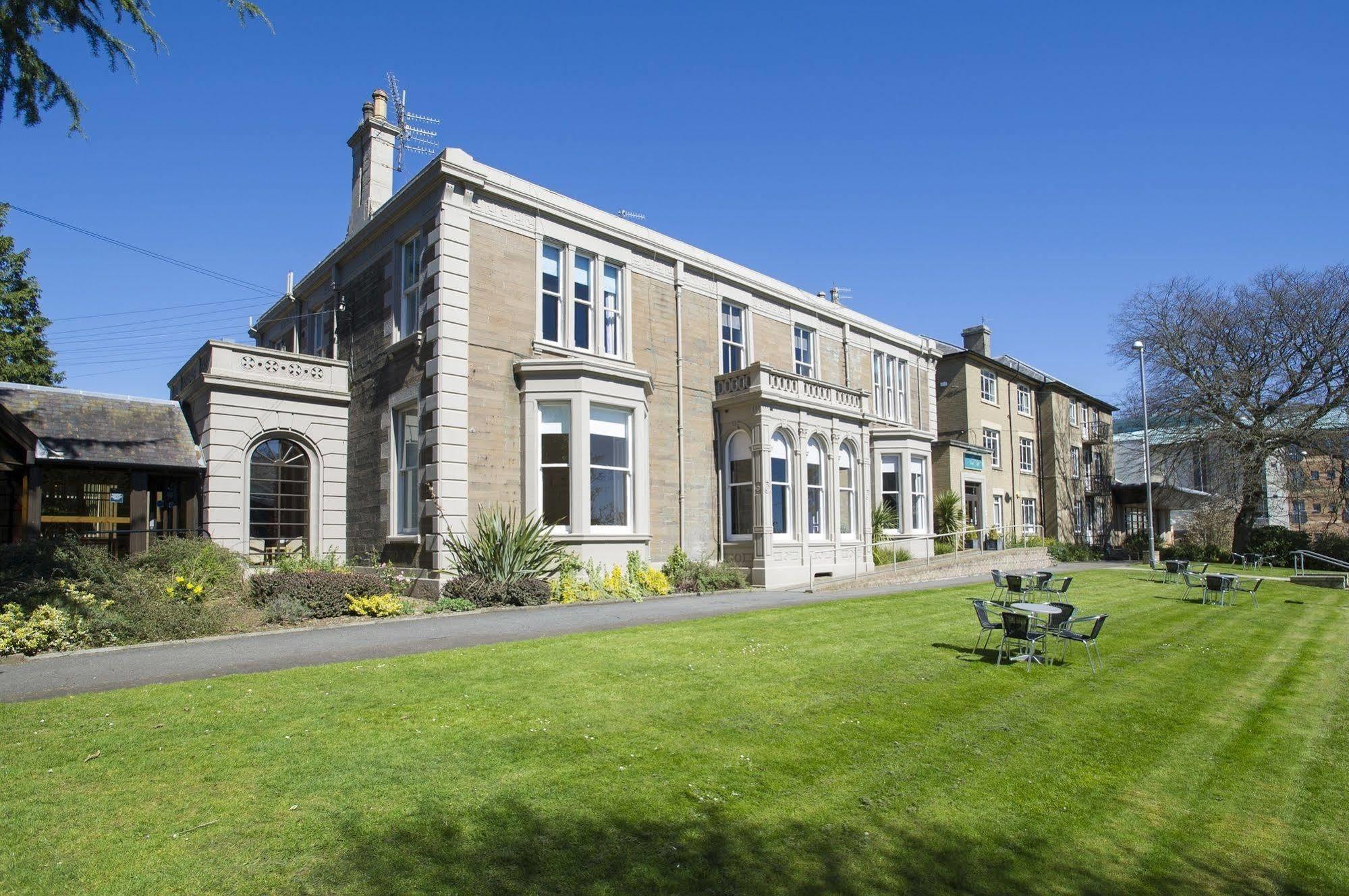 West Park Summer Campus Dundee Bagian luar foto
